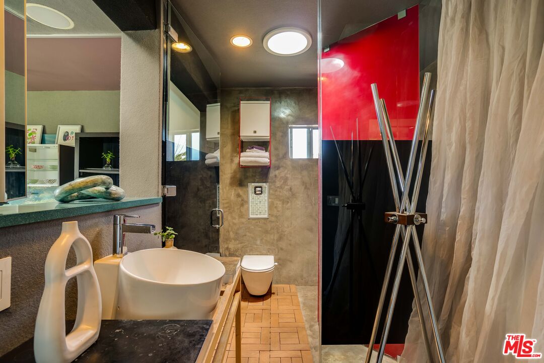 2528 Dearborn Dr