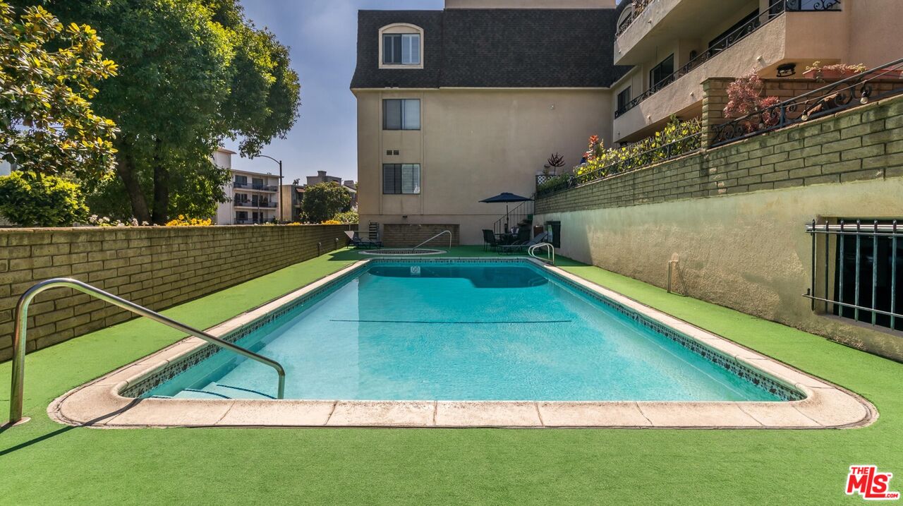 1201 Roxbury Dr Unit: 106