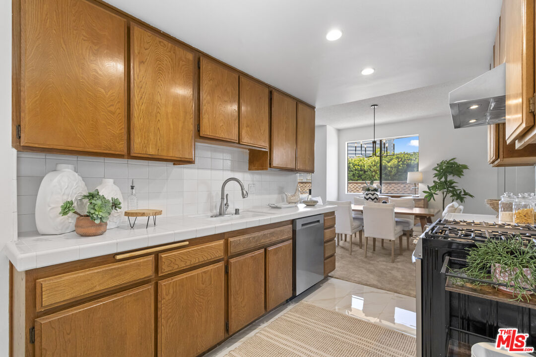 1201 Roxbury Dr Unit: 106