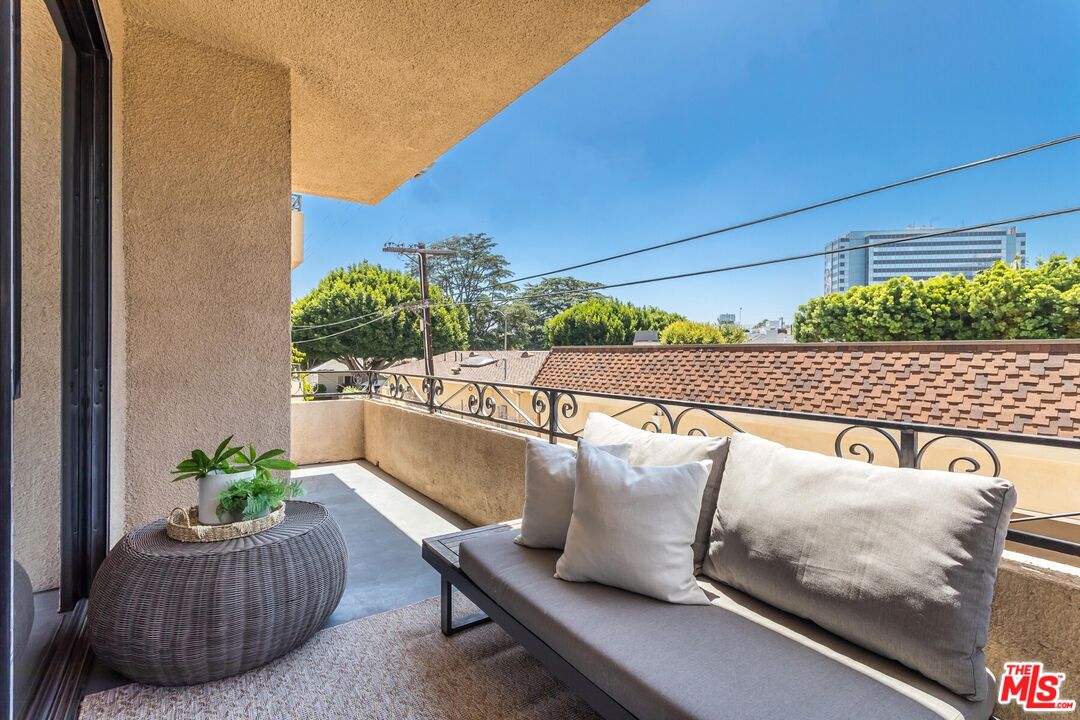 1201 Roxbury Dr Unit: 106