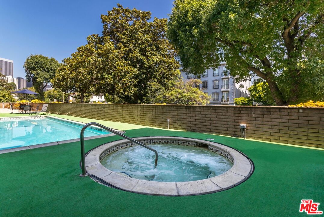 1201 Roxbury Dr Unit: 106