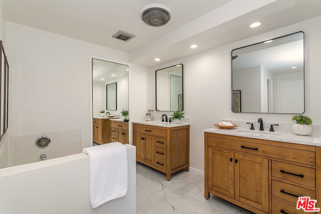 1201 Roxbury Dr Unit: 106