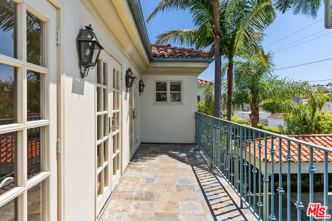 321 S Palm Dr