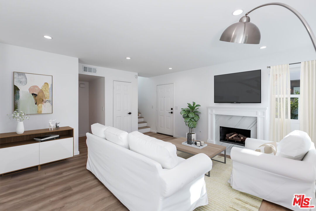 4273 Las Virgenes Rd Unit: 6