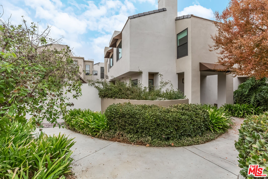 4273 Las Virgenes Rd Unit: 6
