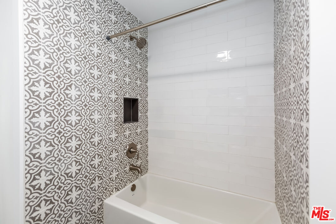 4273 Las Virgenes Rd Unit: 6