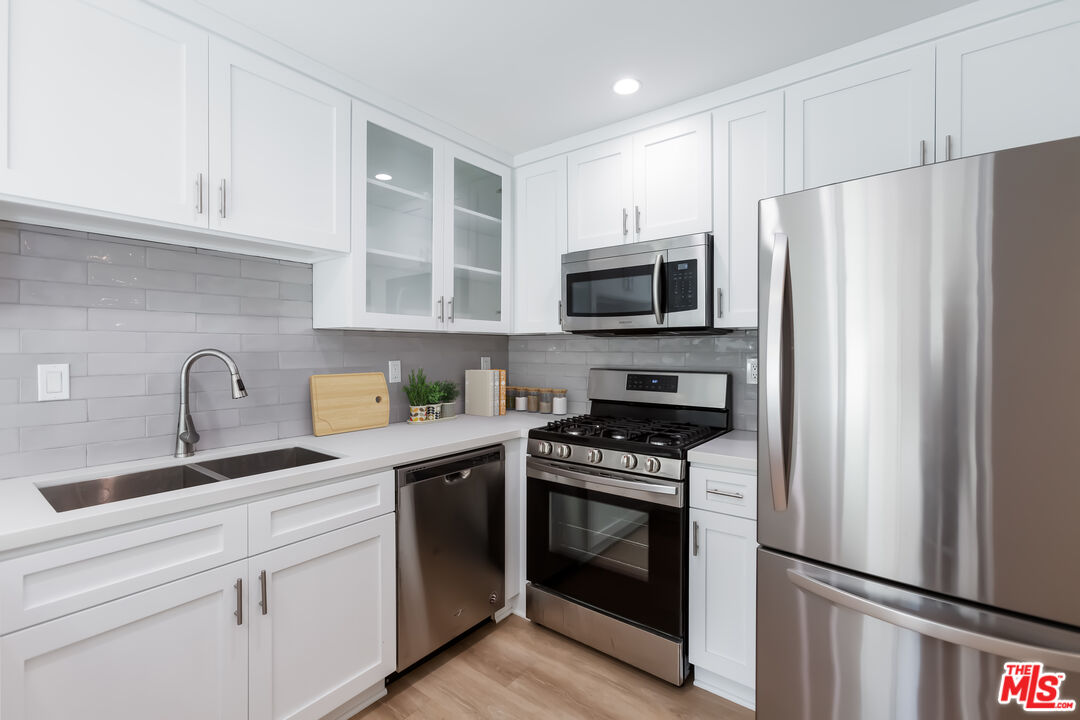 4273 Las Virgenes Rd Unit: 6