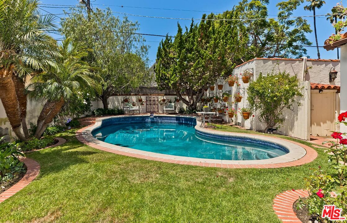 101 S Fuller Ave