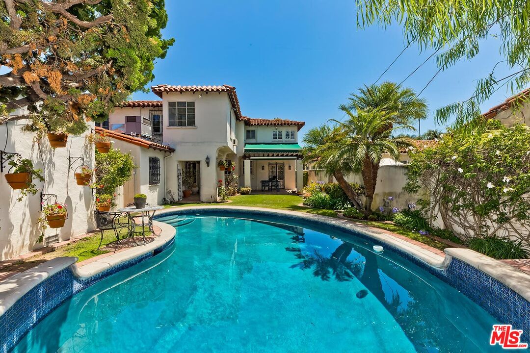 101 S Fuller Ave