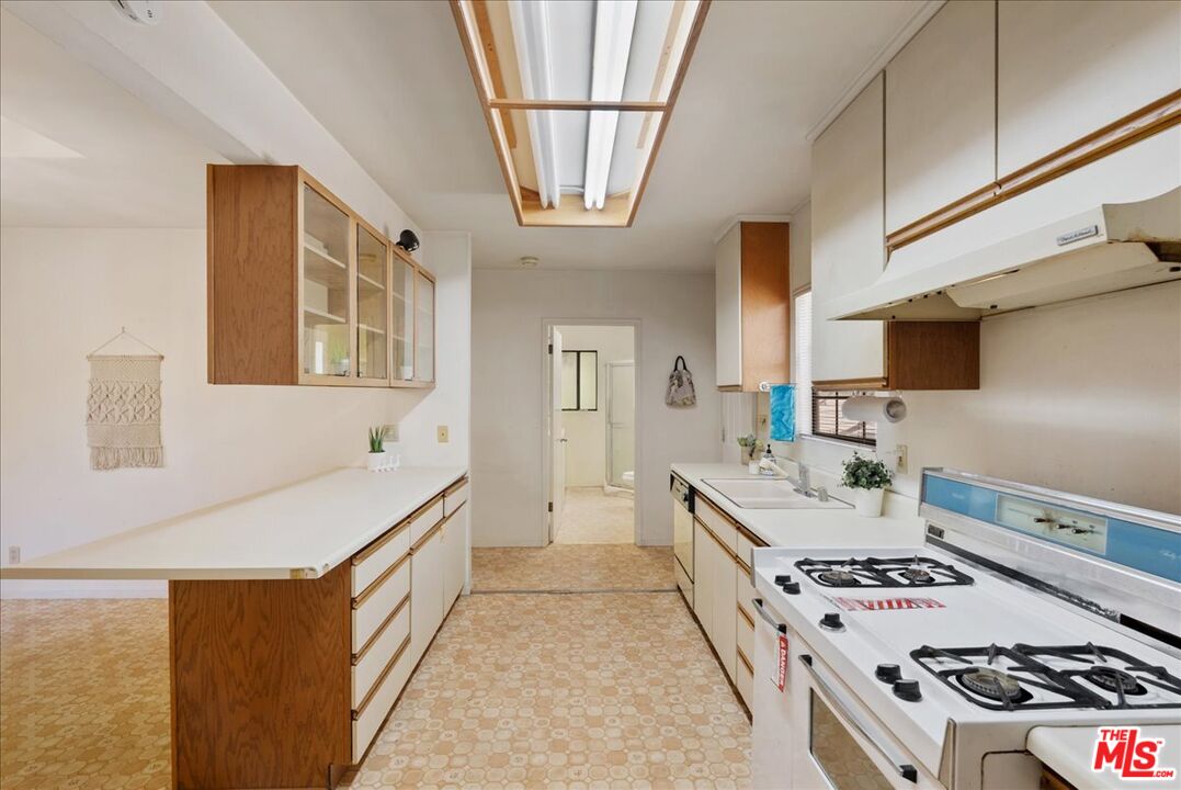 1912 Barry Ave