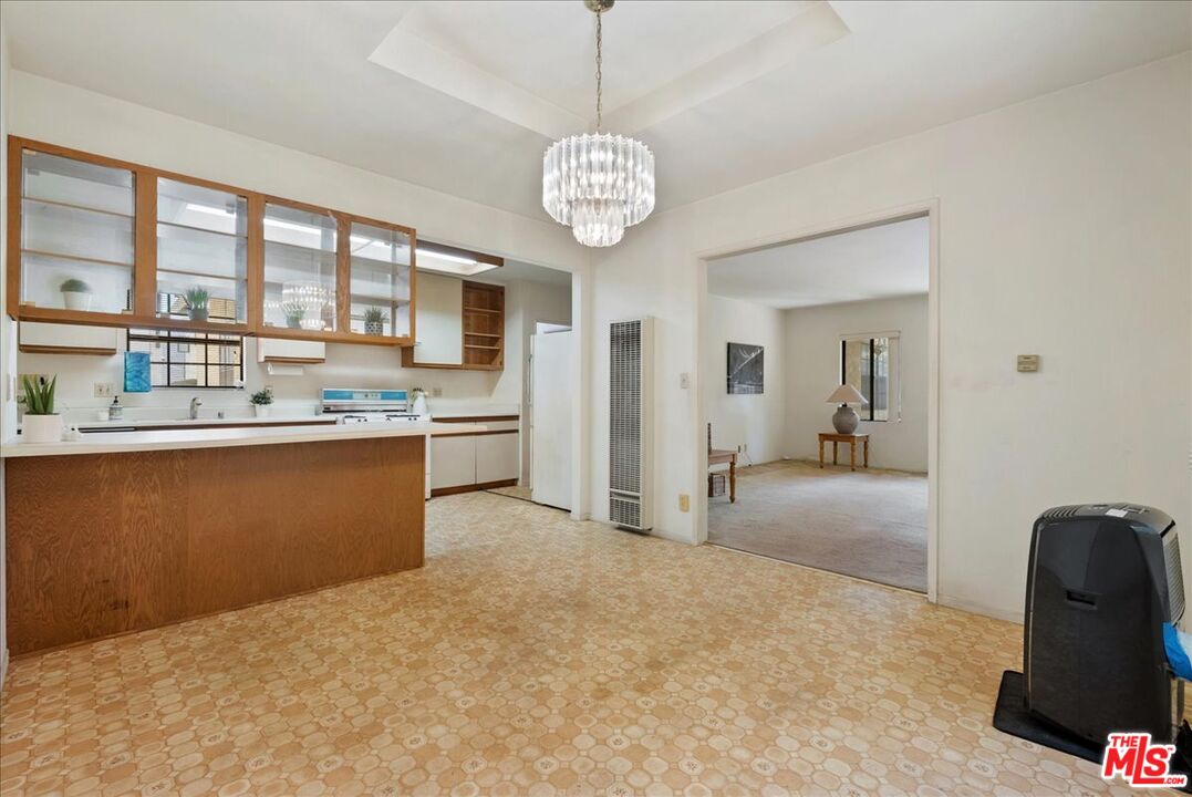 1912 Barry Ave