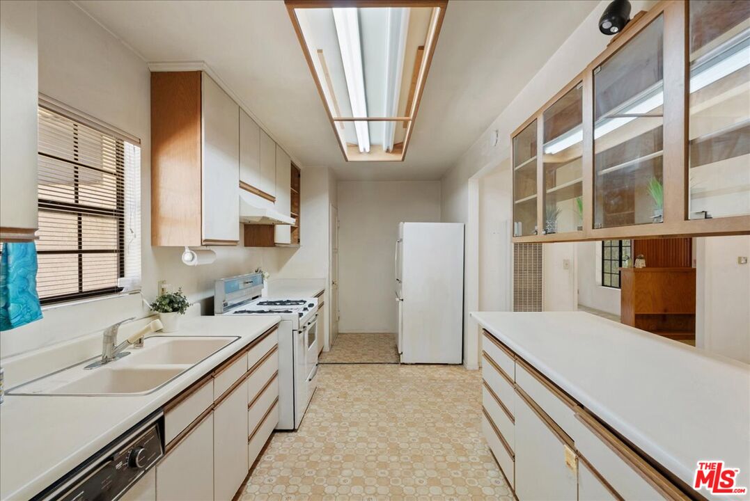 1912 Barry Ave
