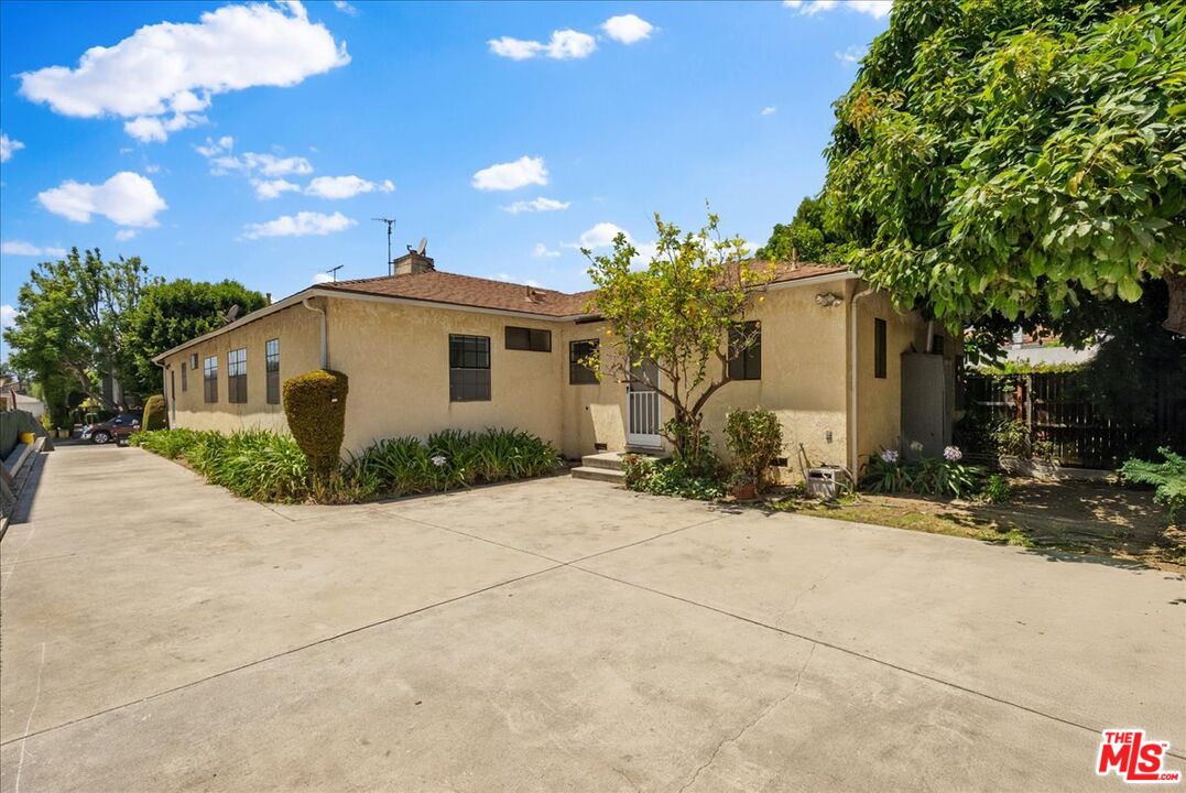 1912 Barry Ave