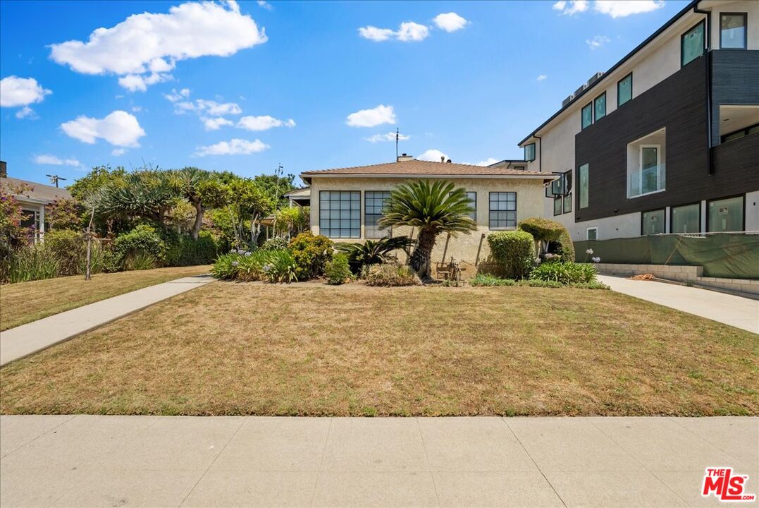 1912 Barry Ave