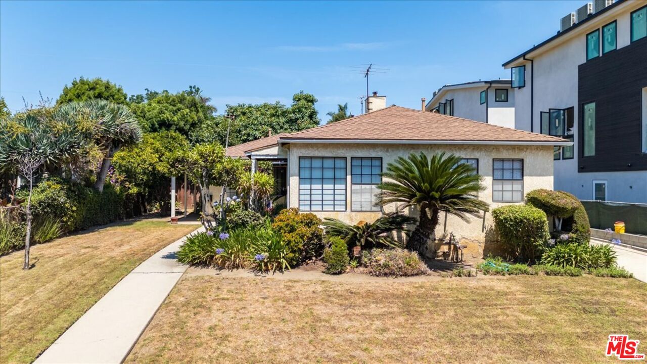 1912 Barry Ave