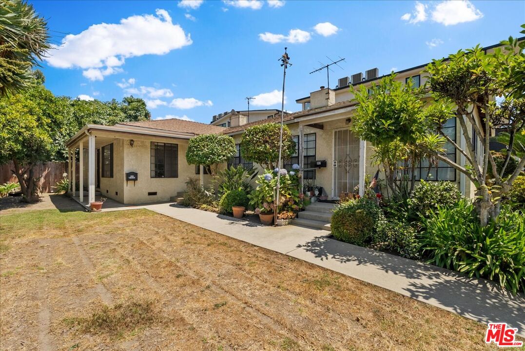 1912 Barry Ave