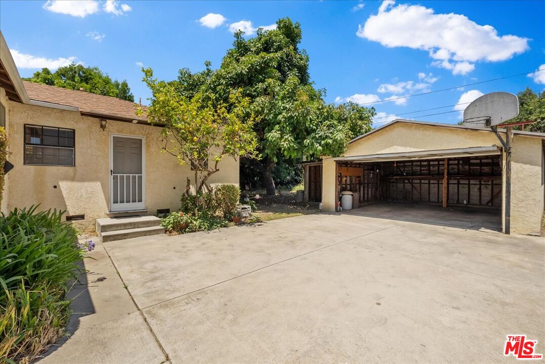 1912 Barry Ave