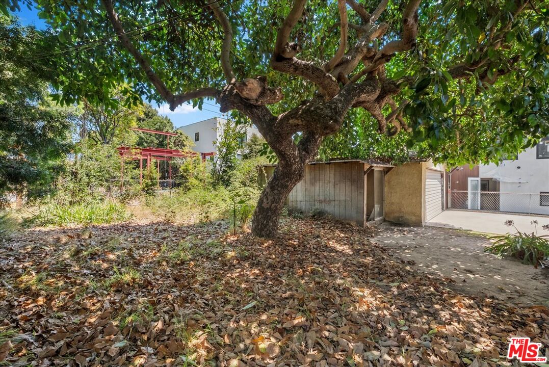 1912 Barry Ave