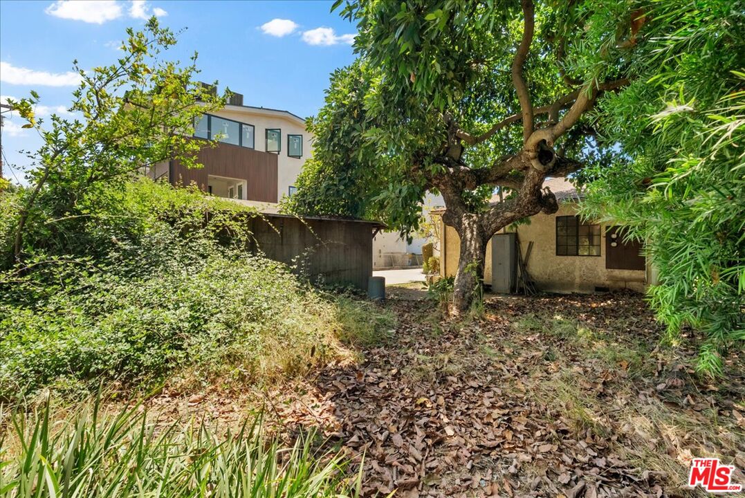 1912 Barry Ave