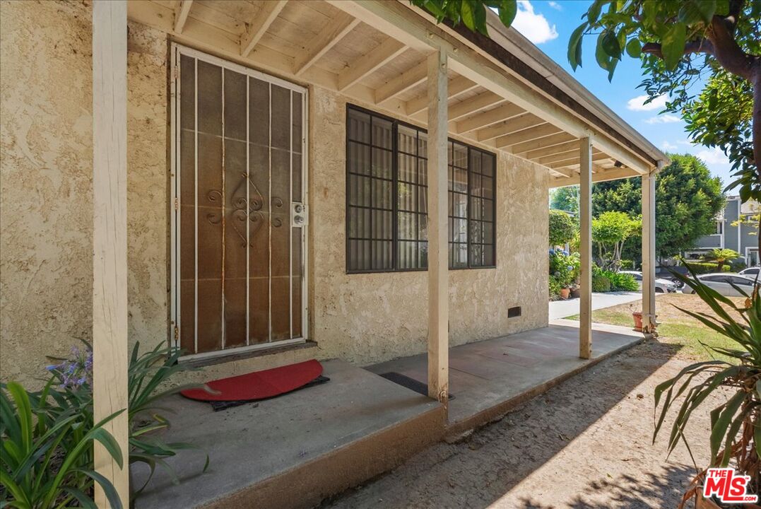 1912 Barry Ave