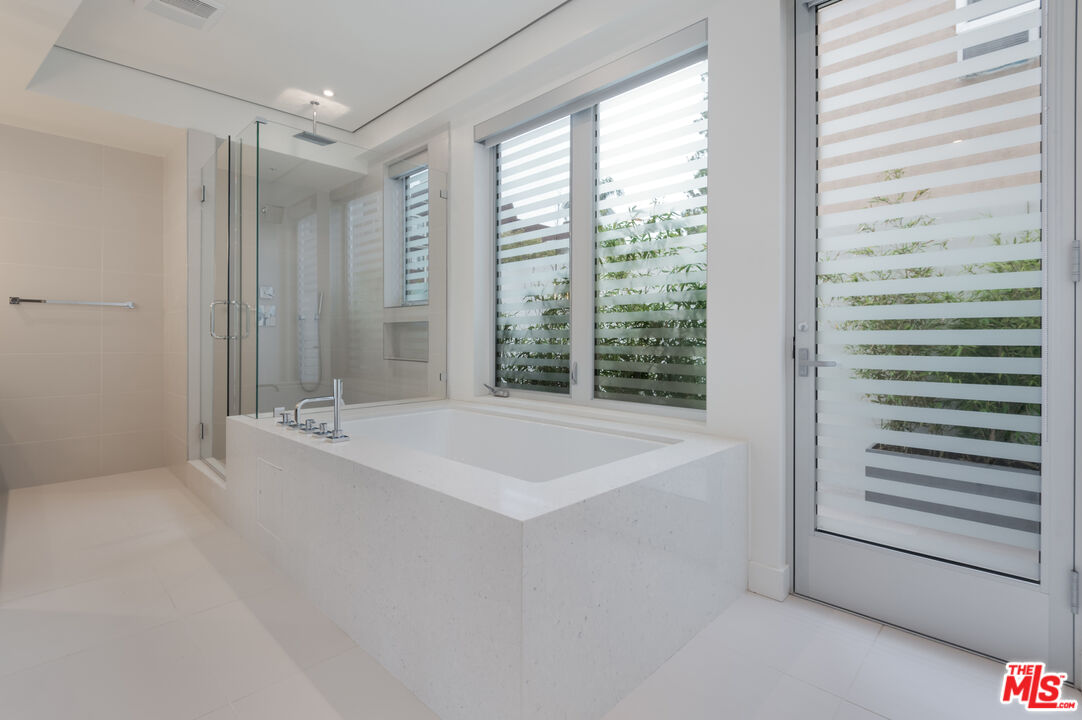 11962 GORHAM AVE Unit: 3