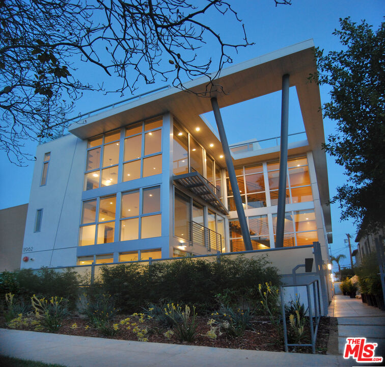 11962 GORHAM AVE Unit: 3