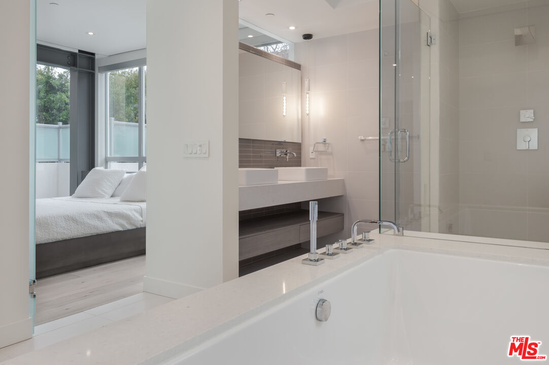 11962 GORHAM AVE Unit: 3