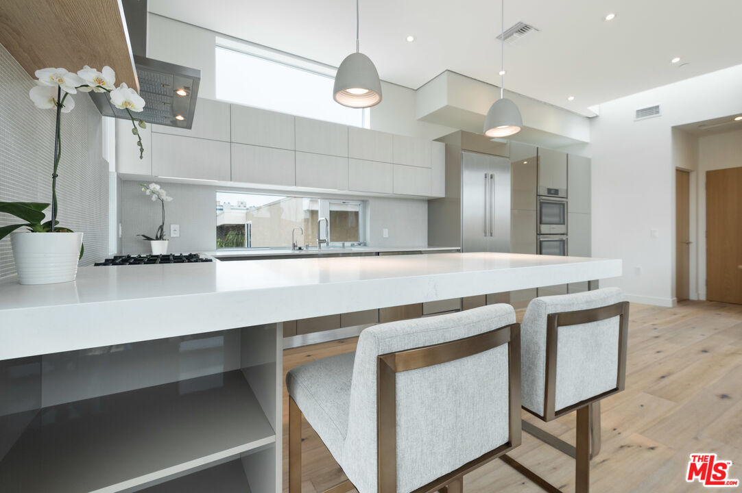 11962 GORHAM AVE Unit: 3