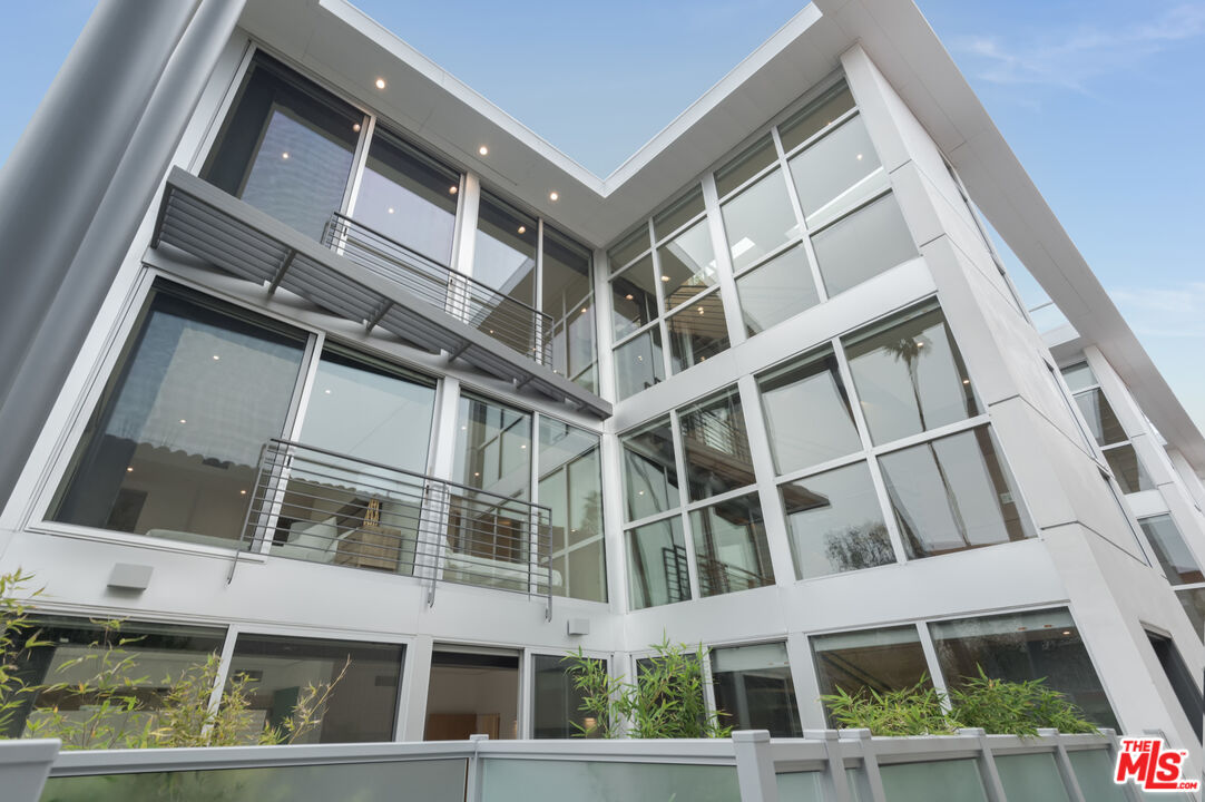 11962 GORHAM AVE Unit: 3