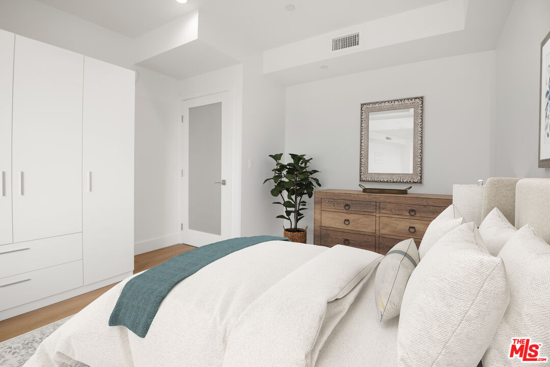 4418 S Slauson Ave Unit: 302