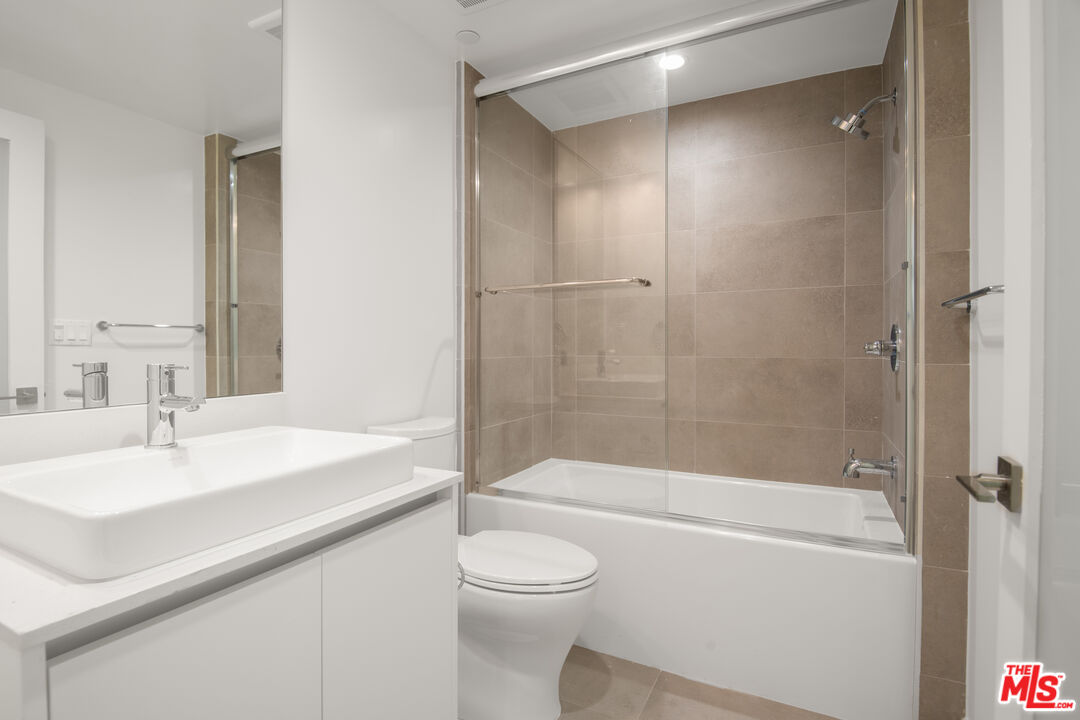 4418 S Slauson Ave Unit: 302