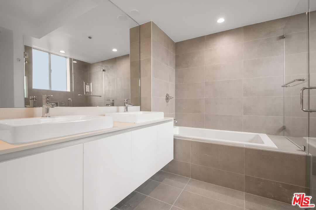 4418 S Slauson Ave Unit: 302