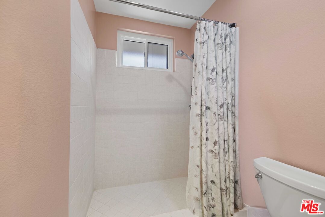 2701 Voorhees Ave Unit: 3