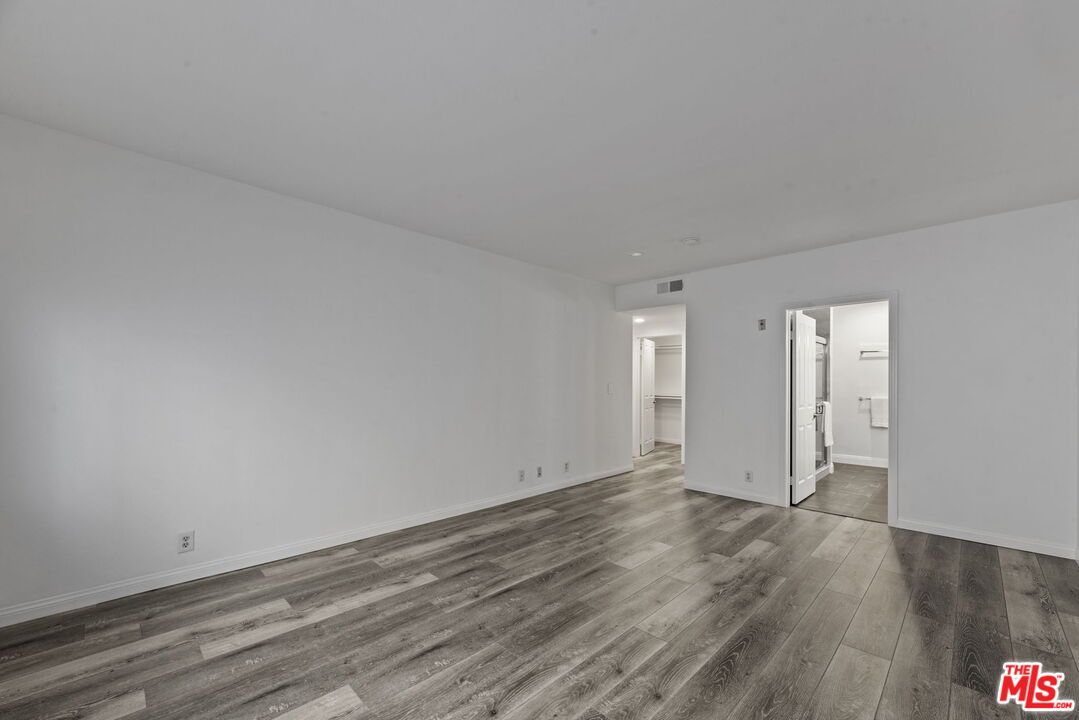 1811 MANNING AVE Unit: 202