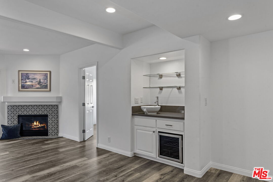 1811 MANNING AVE Unit: 202