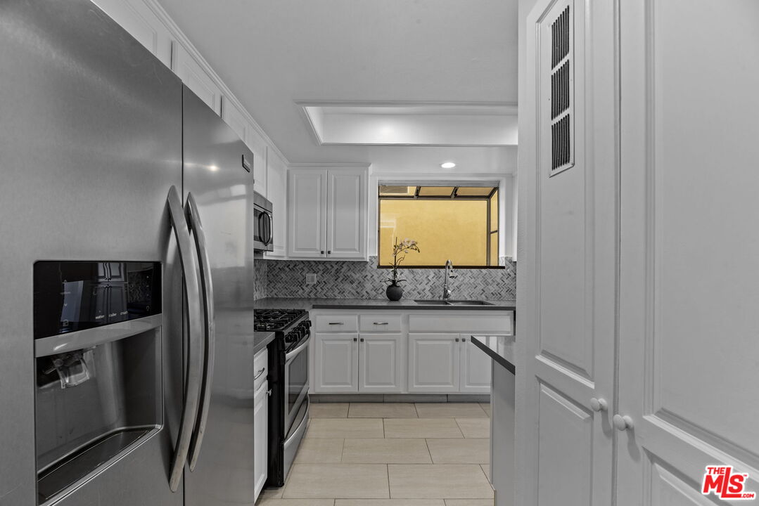 1811 MANNING AVE Unit: 202