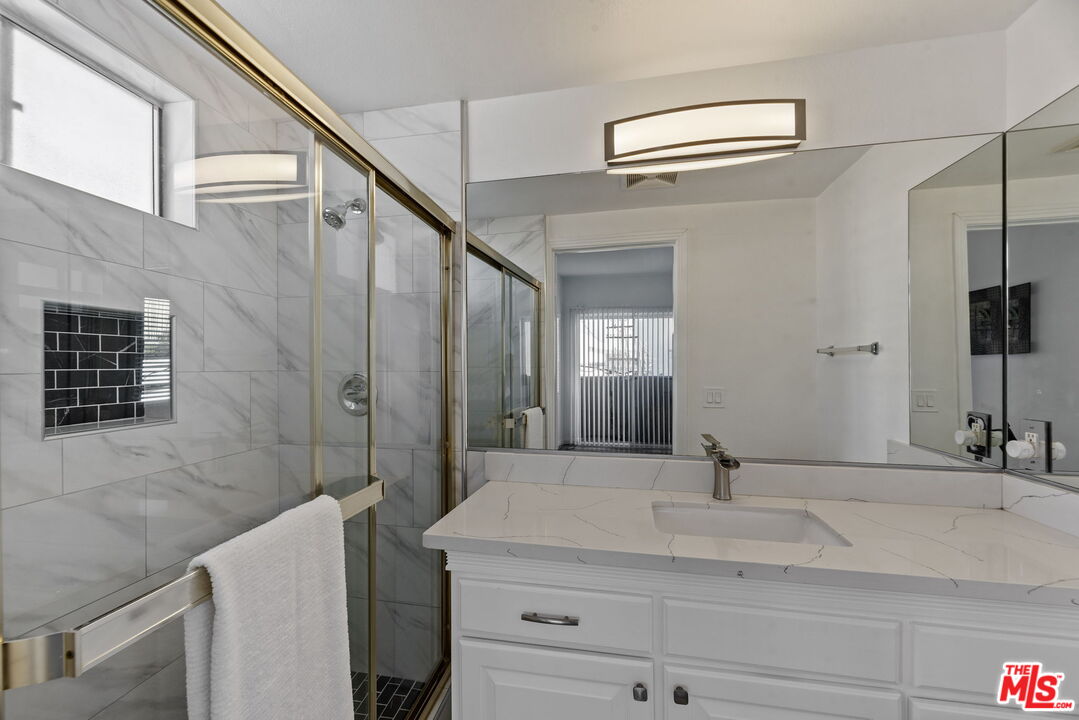 1811 MANNING AVE Unit: 202