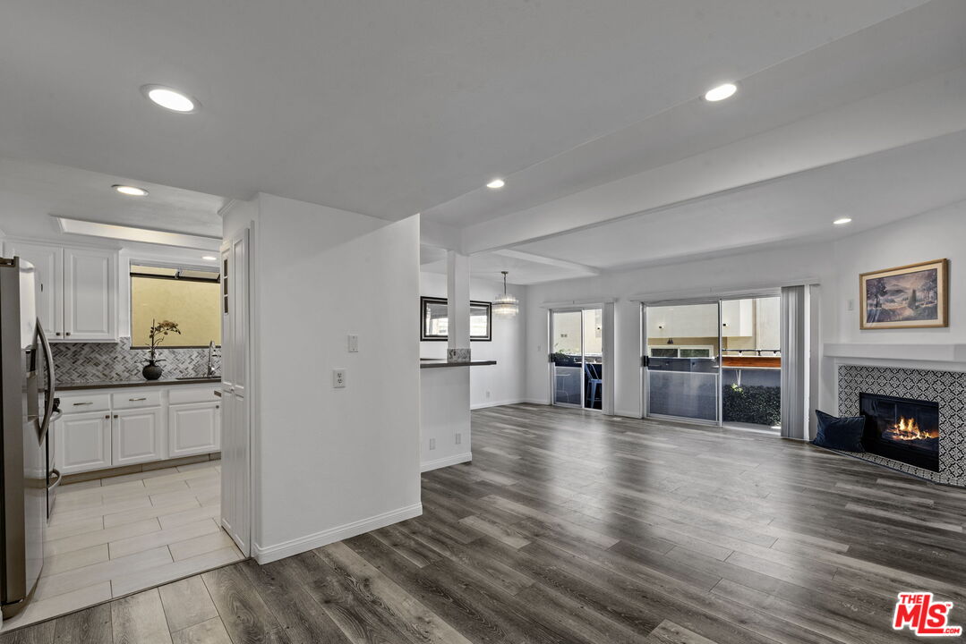 1811 MANNING AVE Unit: 202