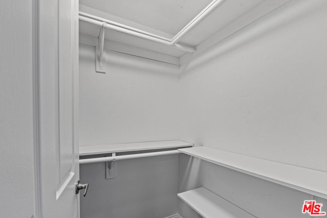 1811 MANNING AVE Unit: 202