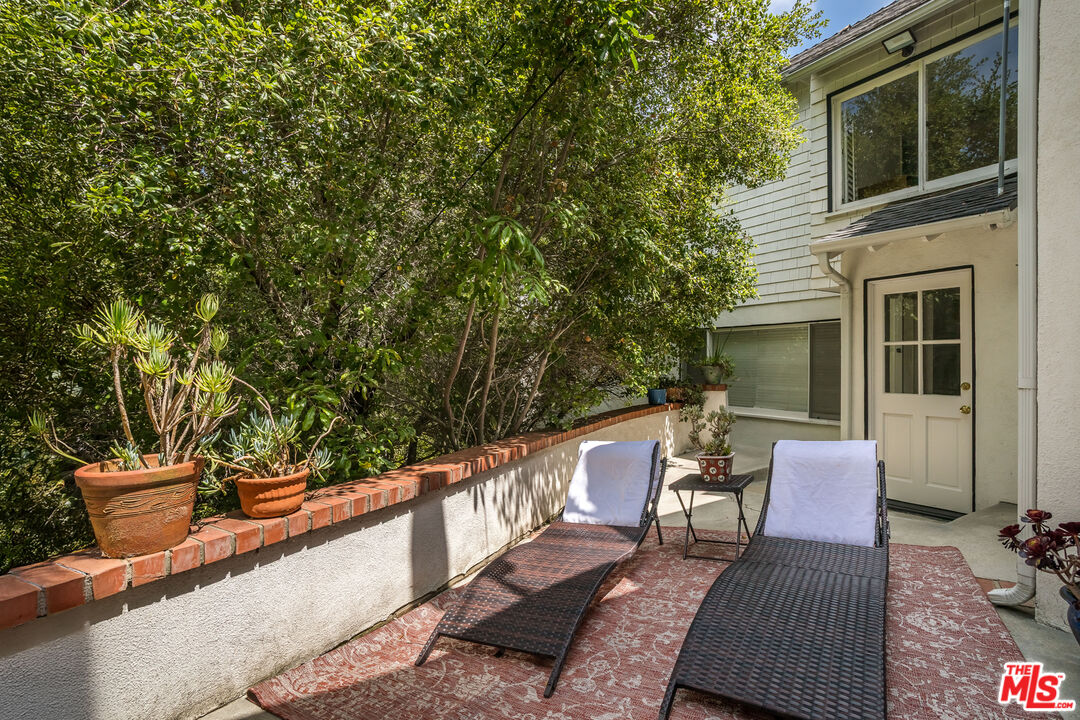 172 S Woodburn Dr