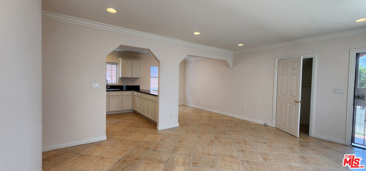 1873 W Jefferson Blvd