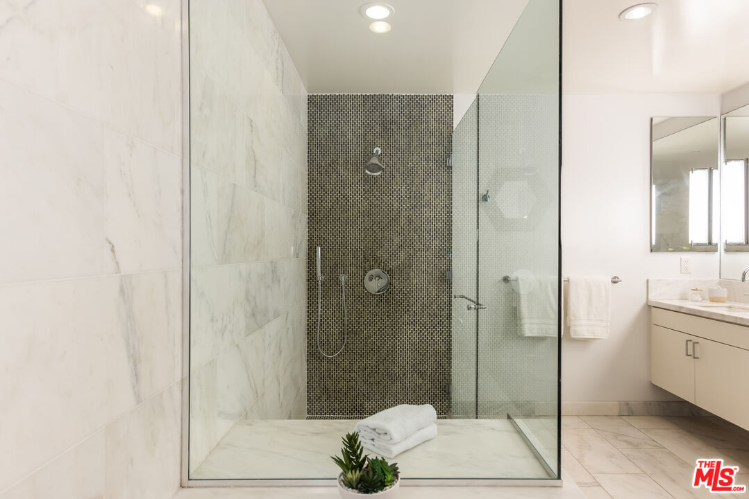 1705 Ocean Ave Unit: 205