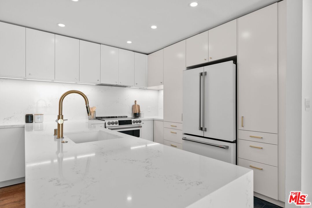 4900 Overland Ave Unit: 295