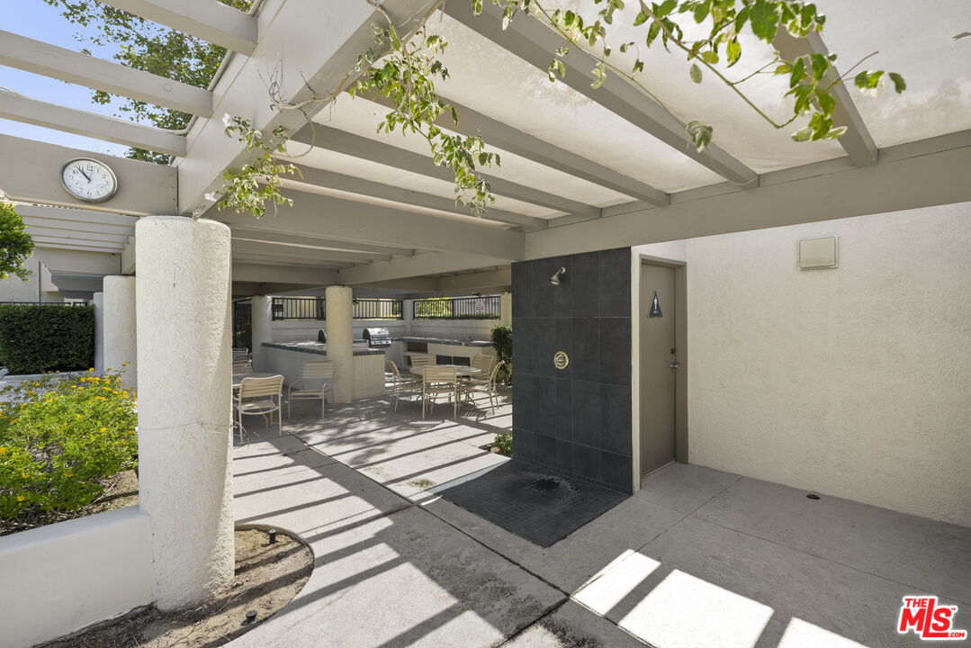 22210 Wildwood Pl