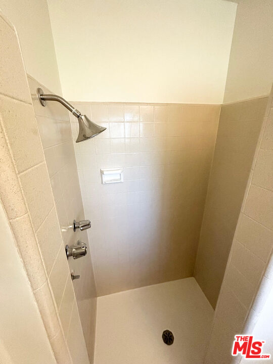 1148 N Formosa Ave Unit: 9