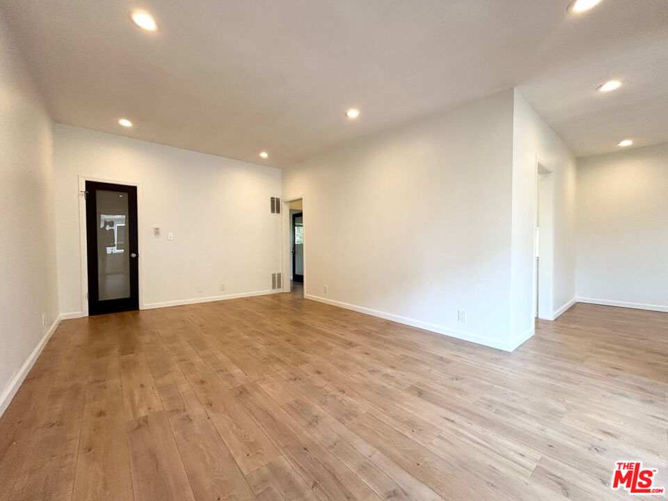 1148 N Formosa Ave Unit: 9