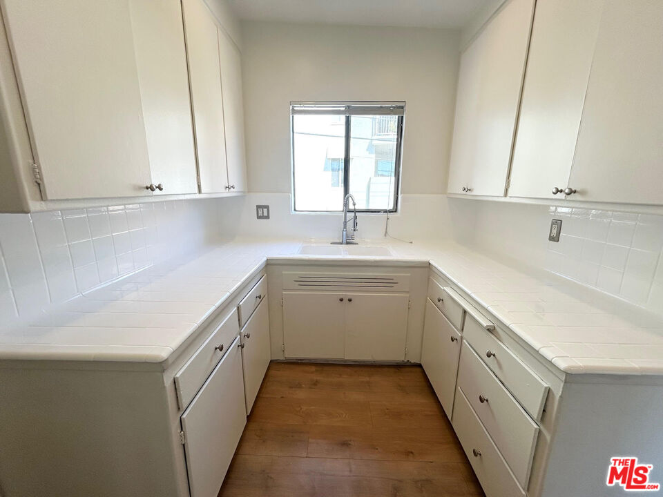 1148 N Formosa Ave Unit: 9