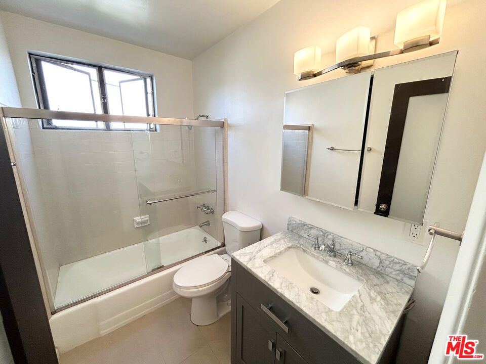 1148 N Formosa Ave Unit: 9