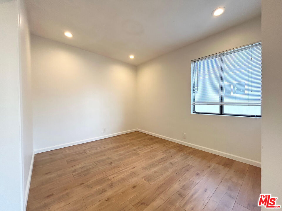 1148 N Formosa Ave Unit: 9