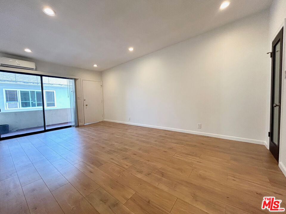 1148 N Formosa Ave Unit: 9